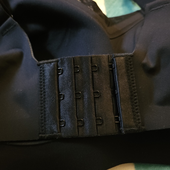 Black Full Coverage T-Shirt Bra with Wide Straps - Picture 4 of 6